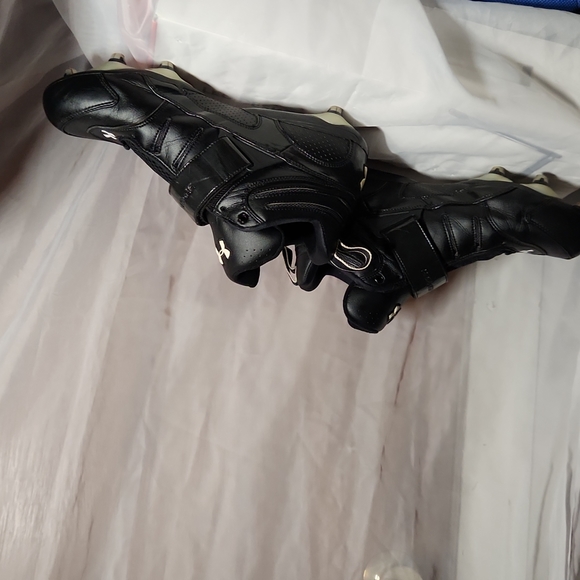 Size 11 under Armour football cleats - Picture 5 of 7